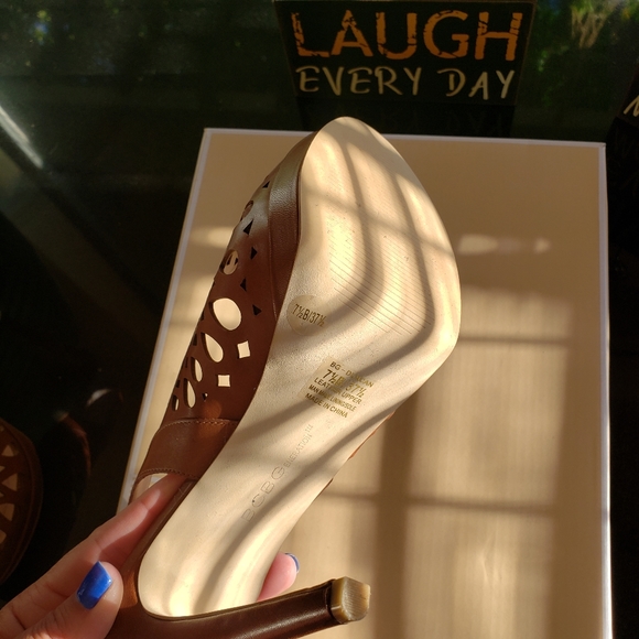 BCBG Pump Shoes - Picture 1 of 3